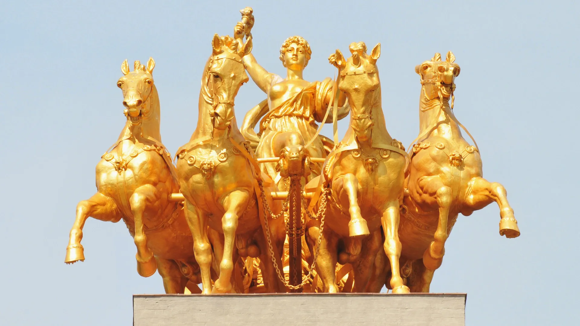 Golden Horse Wallpapers