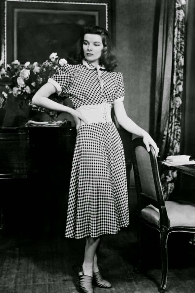 1940s Checked Dress Fashion Wallpaper