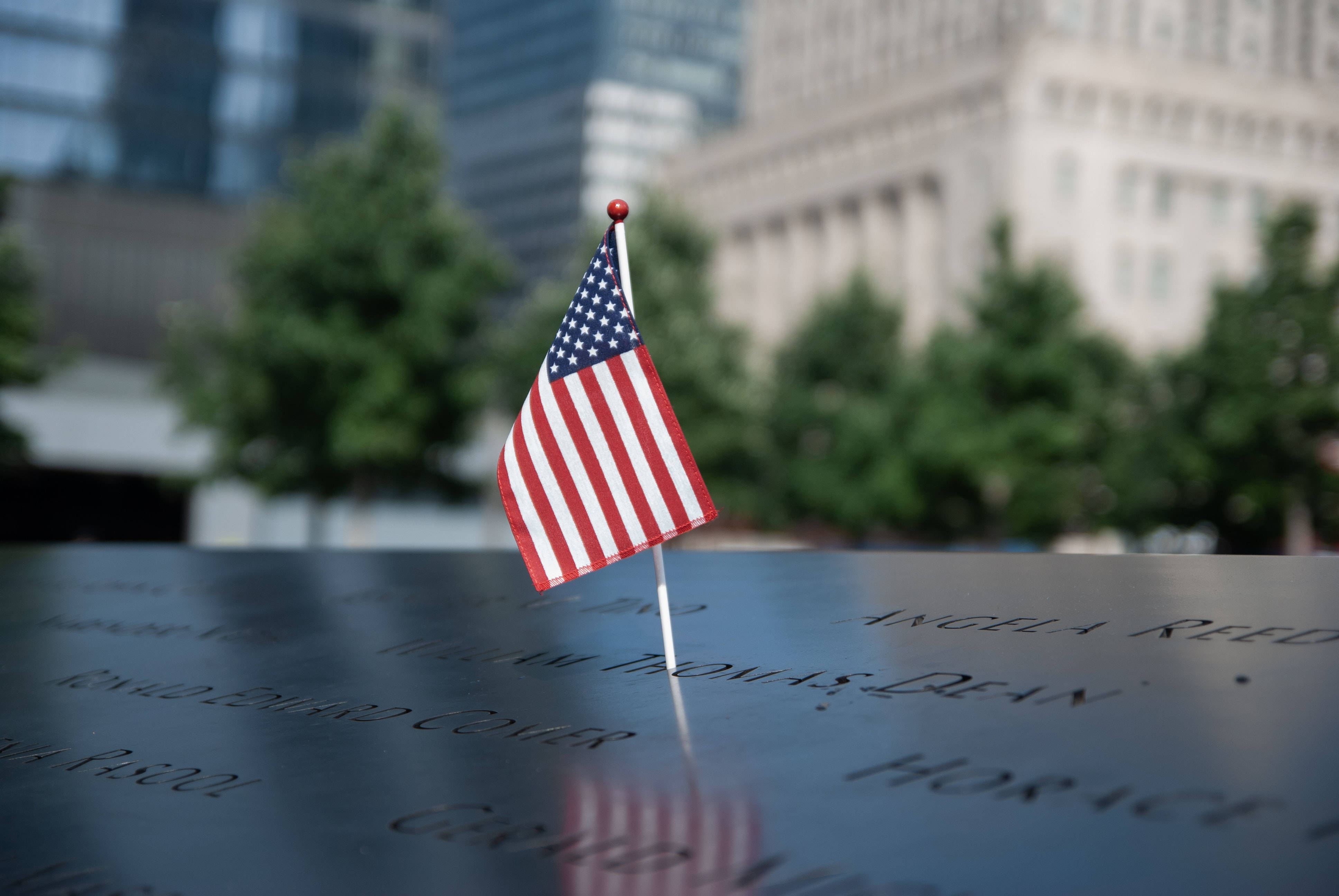 911 Memorial Mini American Flag Wallpaper