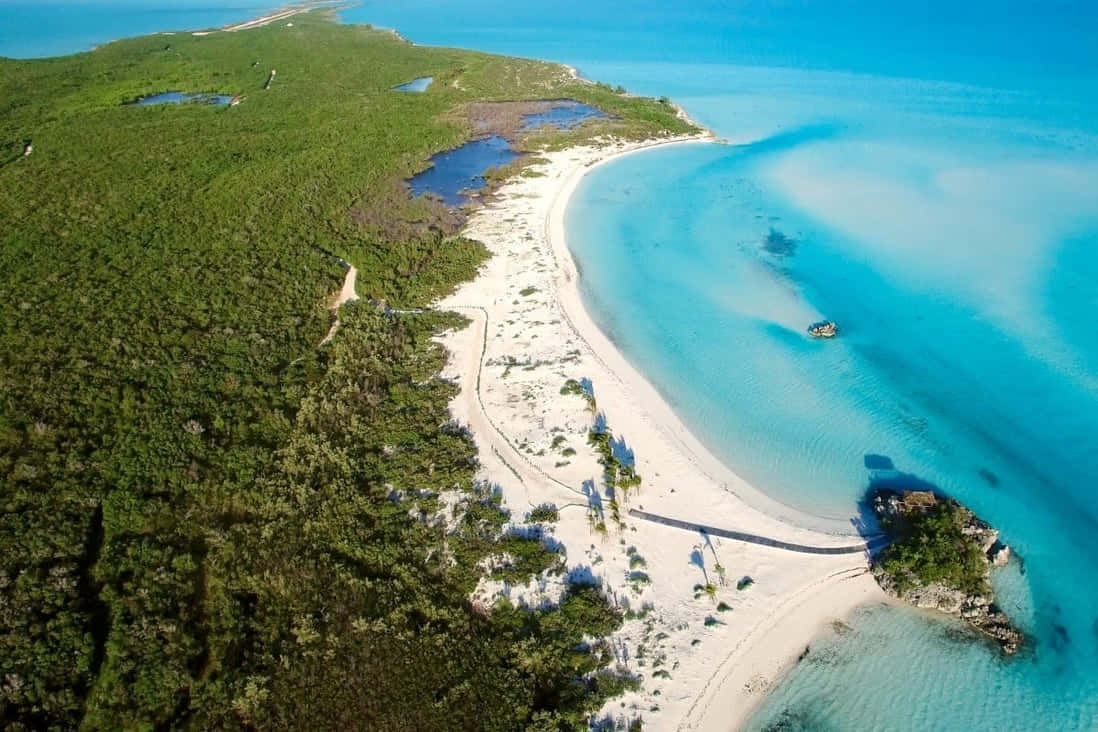 A Breathtaking View Of The Crystal-clear Waters And Pristine White Sands At Bahamas Island Wallpaper