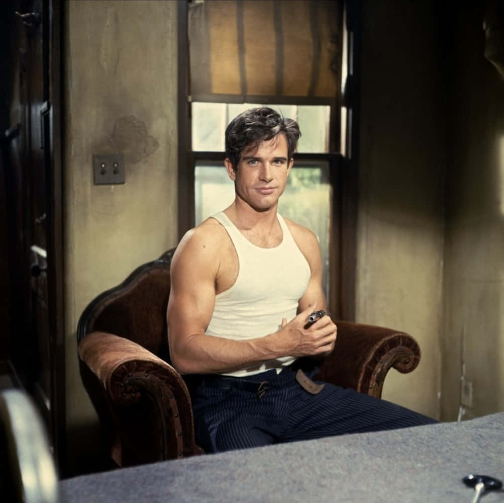 A Captivating Portrait Of Warren Beatty Wallpaper