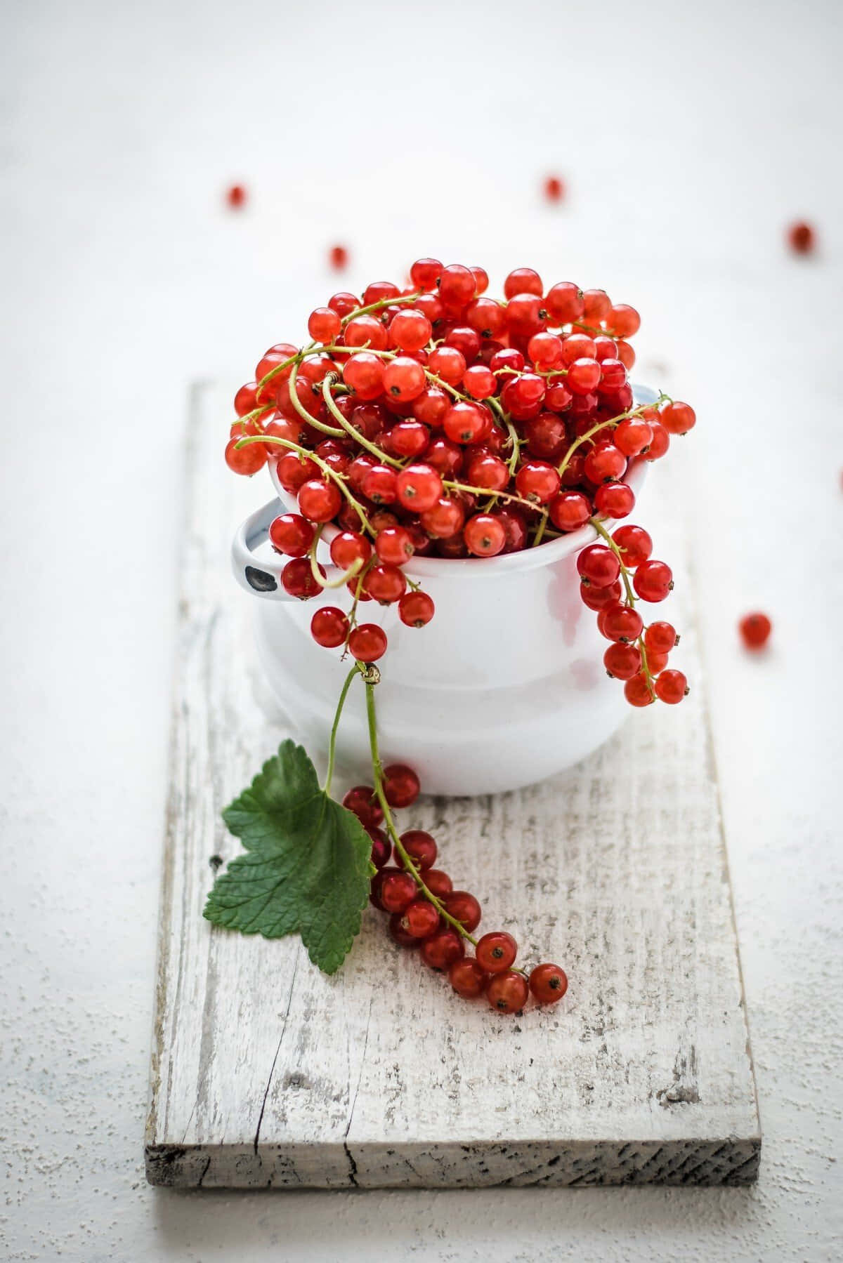 A Close-up Of Vibrant Pink Peppercorns Wallpaper