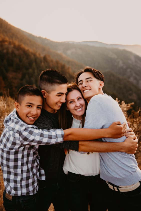 A Family That Poses Together, Stays Together. Wallpaper