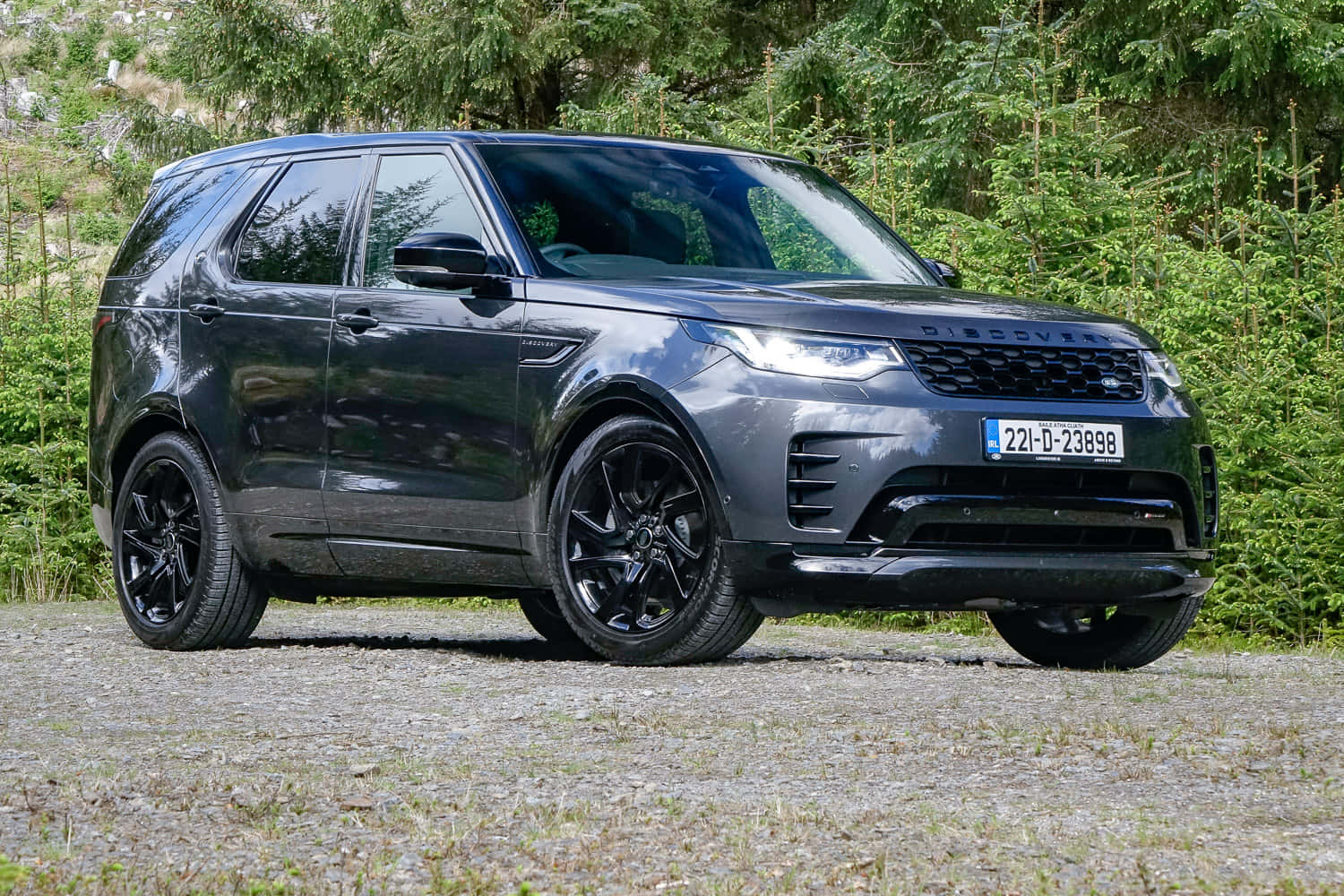 A Land Rover Discovery Conquering Off-road Terrain In Style And Confidence. Wallpaper