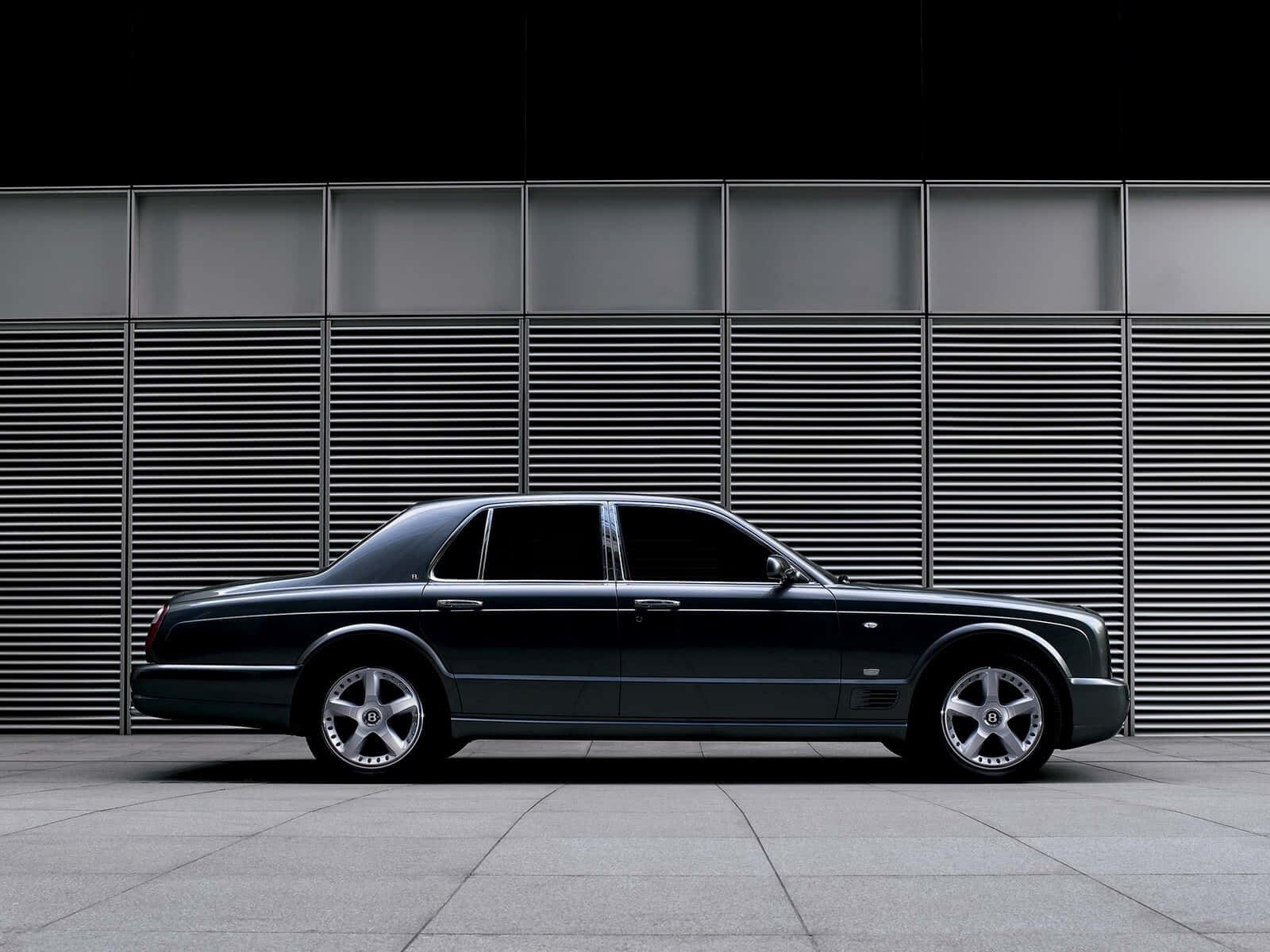 A Luxurious Bentley Arnage Parked In An Elegant Setting Wallpaper