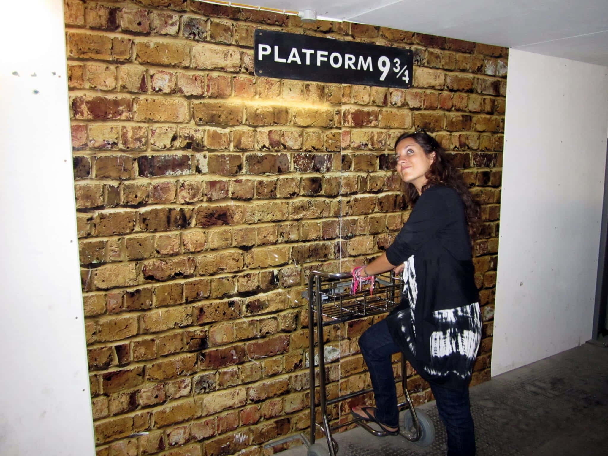 A Magical Journey Awaits At Platform 9 3/4 Wallpaper