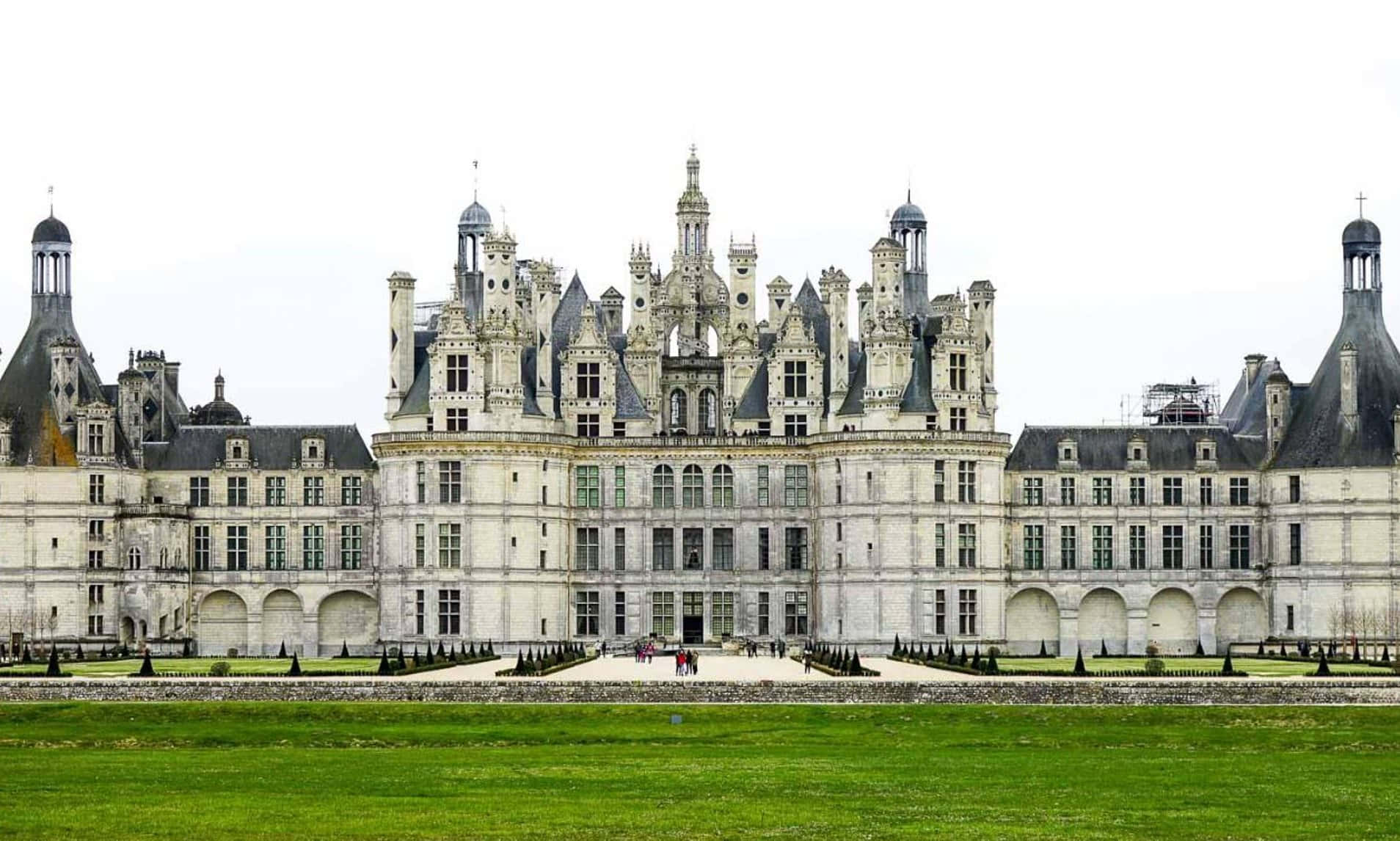 A Majestic View Of Chateau De Chambord Wallpaper