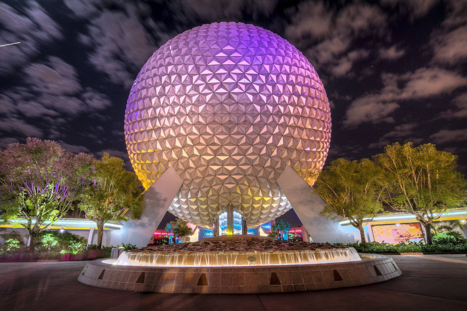 A Mesmerizing Evening Shot Of Universal Studios Wallpaper