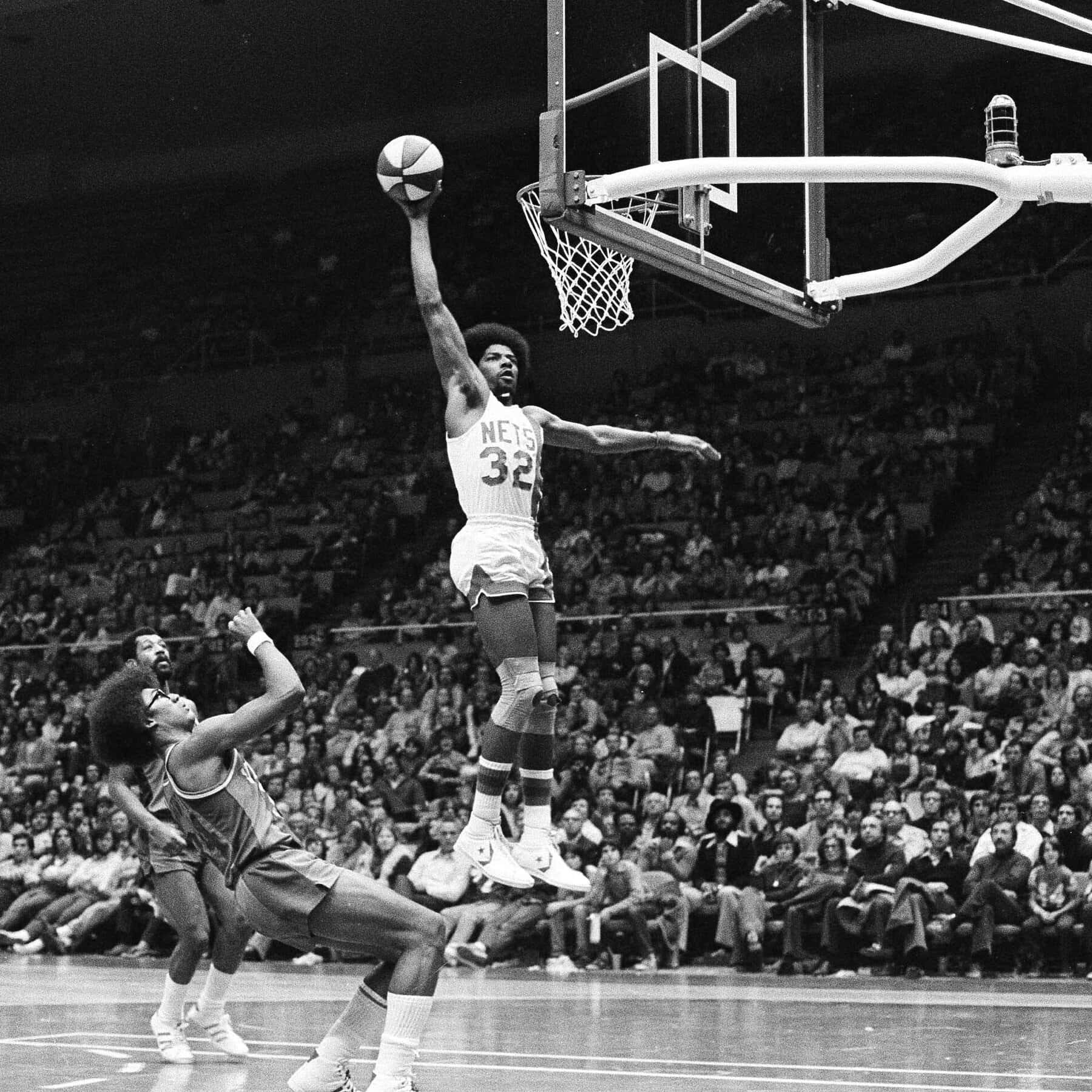 A Perfect Slam Dunk By Julius Erving Wallpaper