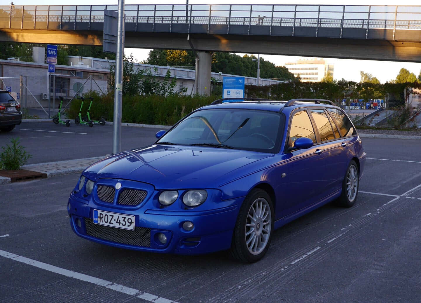 A Sleek And Stylish Mg Zt Sports Car Showcasing Its Impressive Design Features And Top Speed Performance. Wallpaper