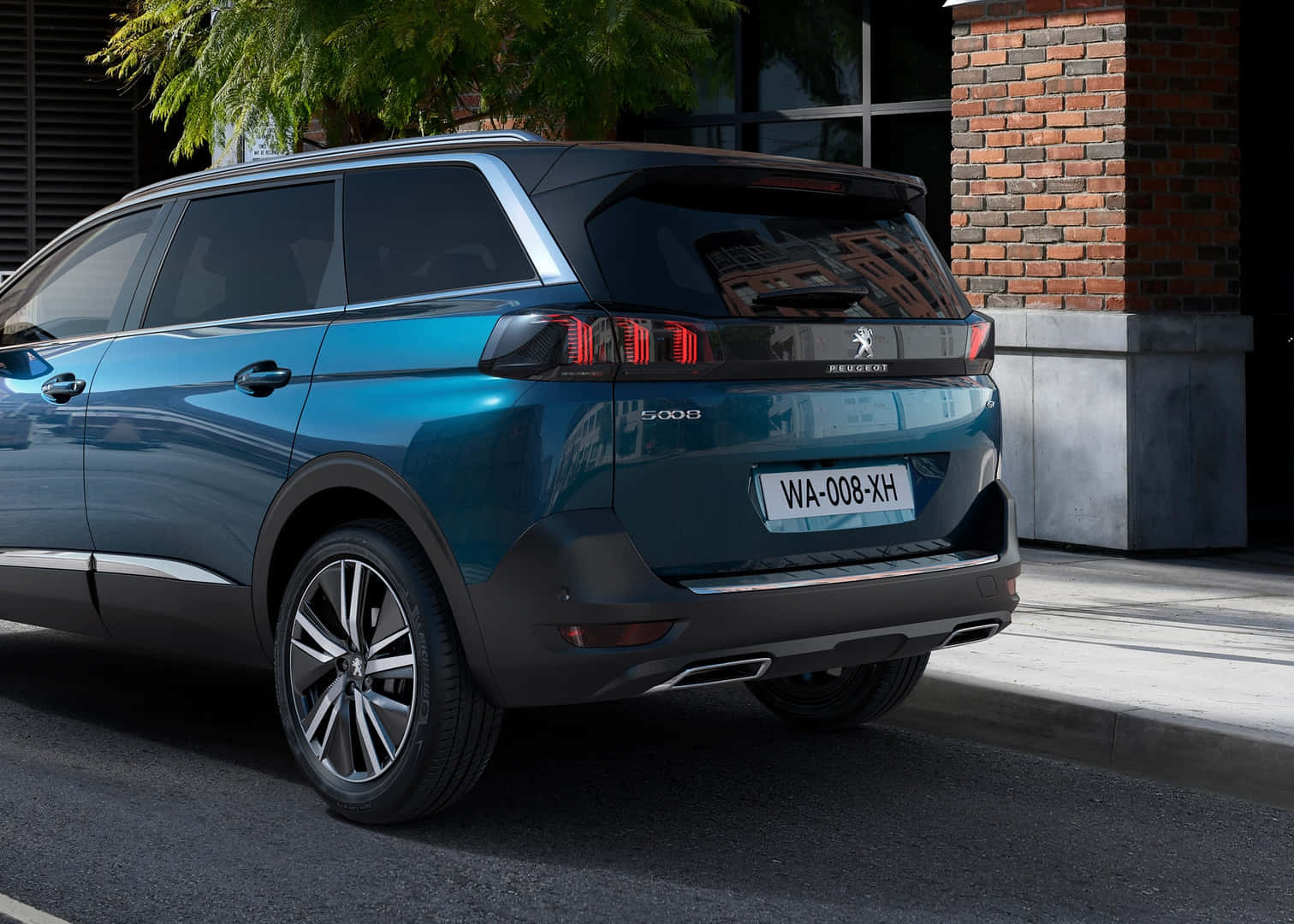 A Sleek Design Of Excellence - The Peugeot 5008 Suv Wallpaper