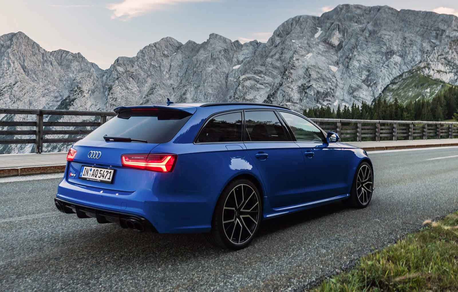 A Stunning Audi Rs6 In Action Wallpaper