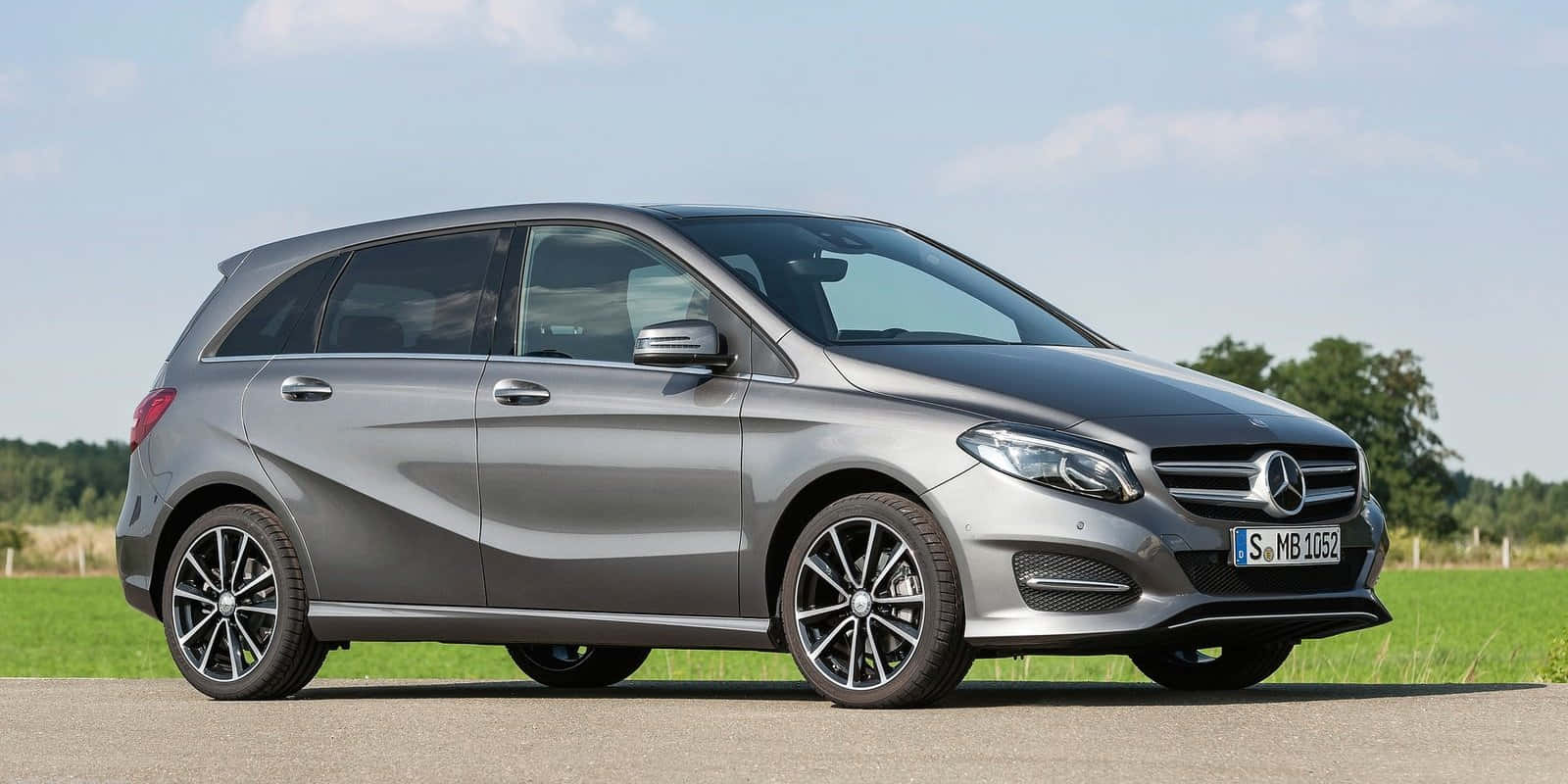 A Stunning Mercedes-benz B-class In All Its Glory Wallpaper