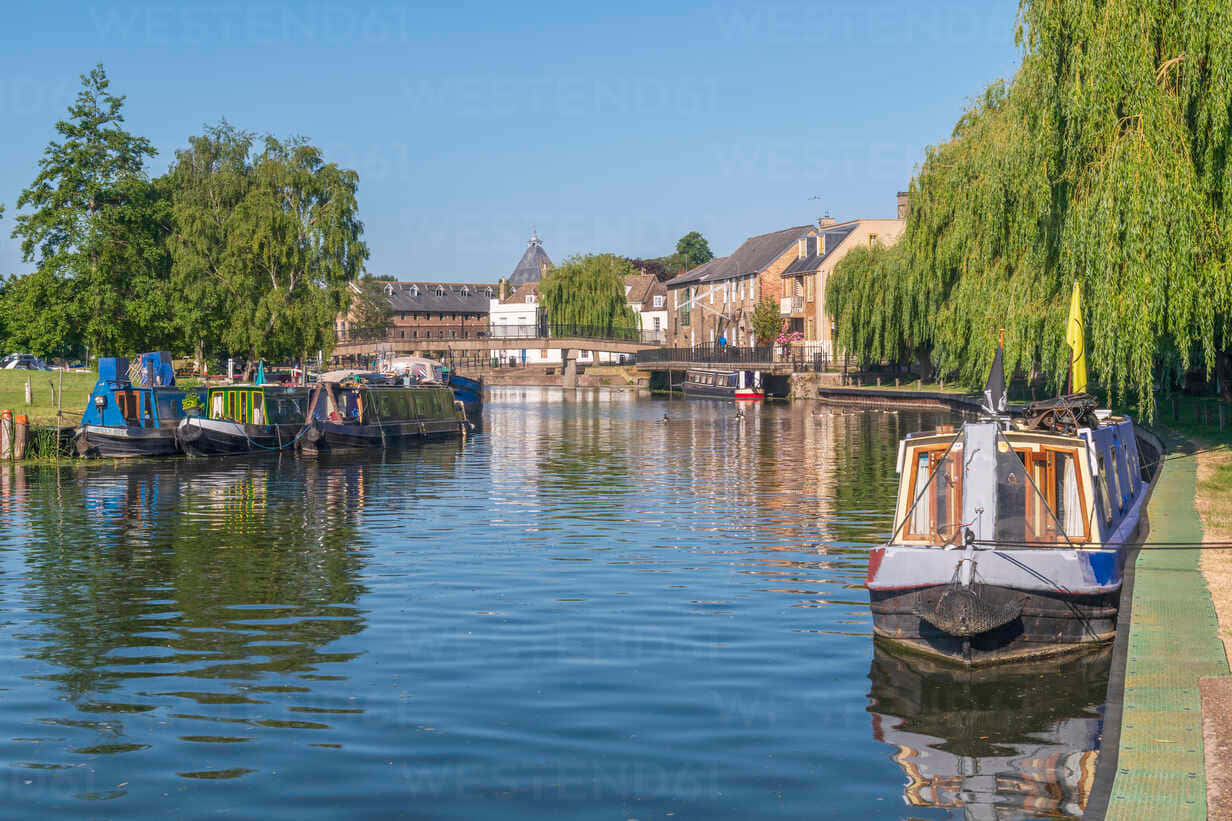 A Stunning View Of Ely's Serene Landscapes Wallpaper