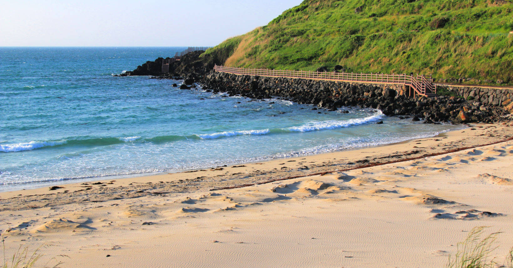 A Stunning View Of Hamdeok Beach With A Luminous Sunrise In Jeju Island, South Korea. Wallpaper