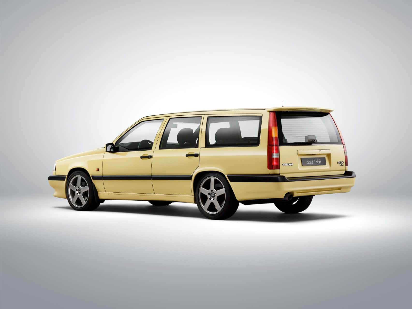 A Vintage Beauty, Volvo 850 Wallpaper