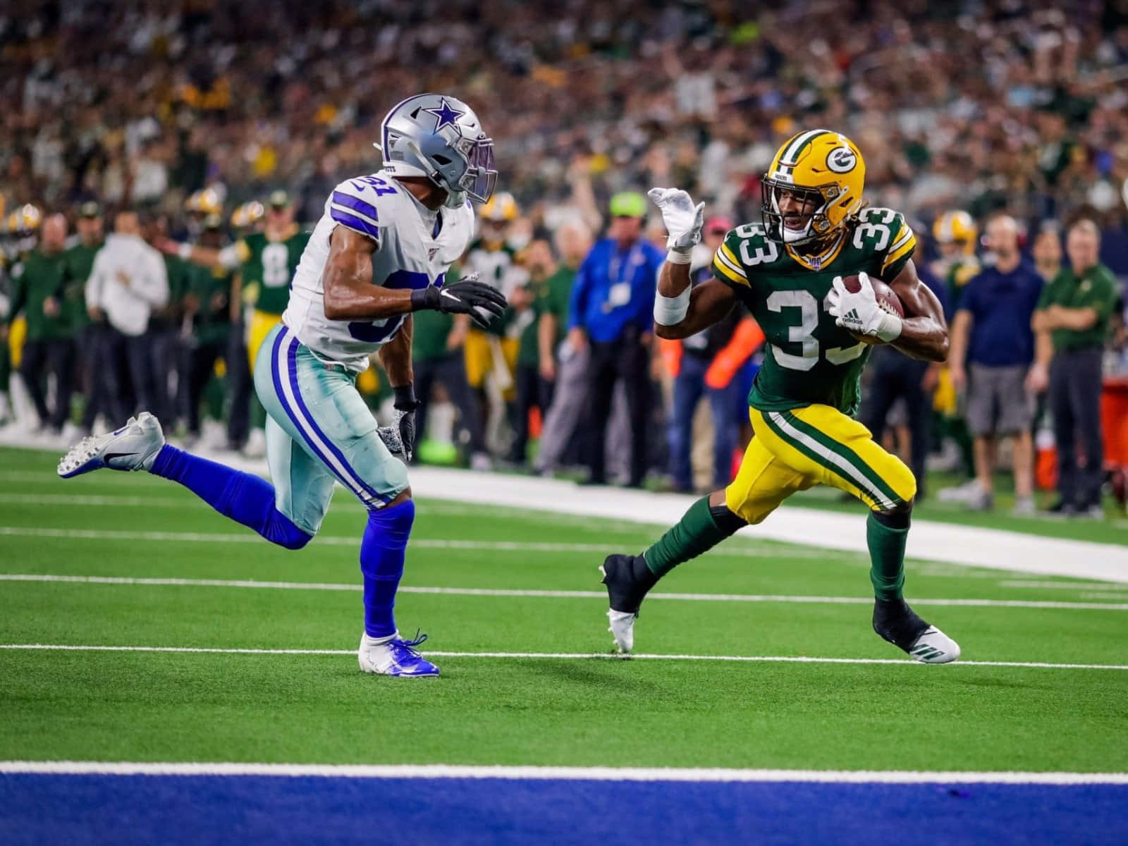 Aaron Jones Making A Big Play In Nfl Action. Wallpaper