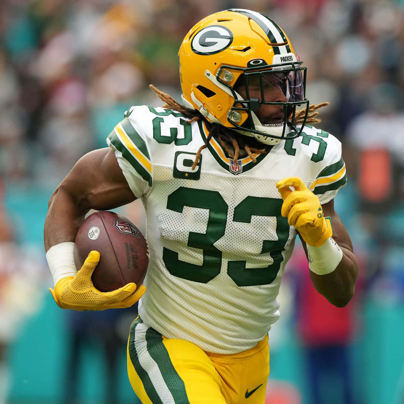 Aaron Jones On The Field Wallpaper