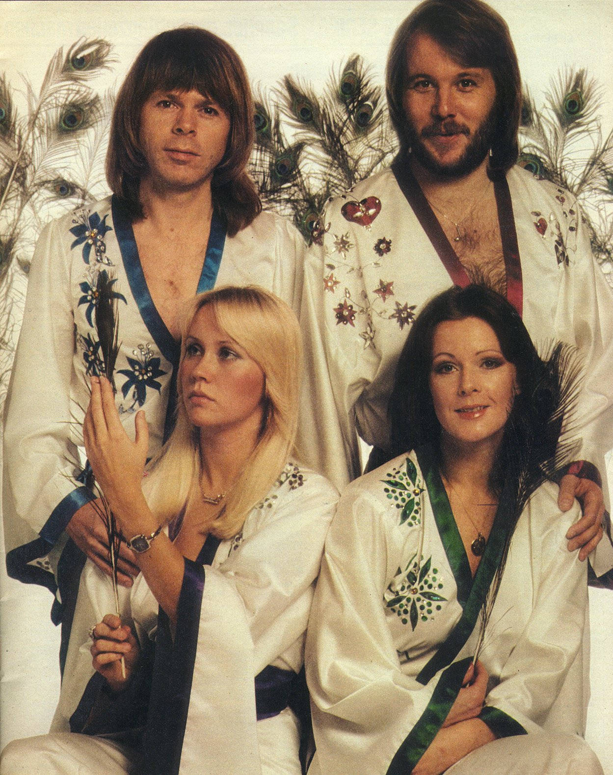 Abba White Kimono Wallpaper