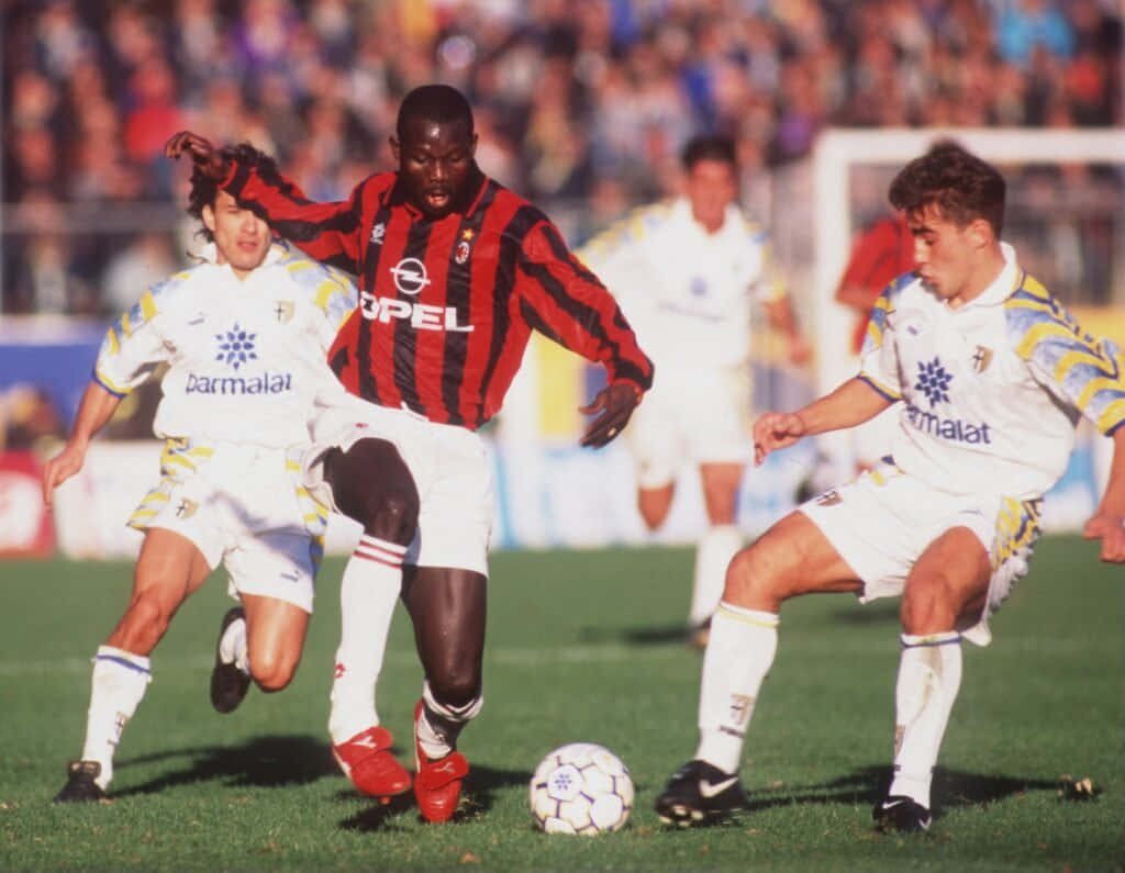 Ac Milan George Weah Against Parma Wallpaper