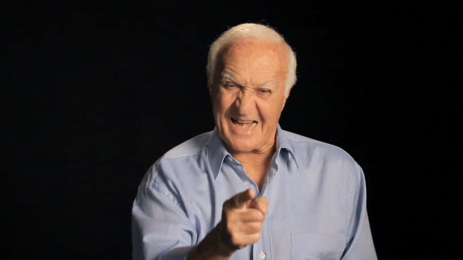 Acclaimed Actor Robert Loggia In His Best Supporting Role Wallpaper