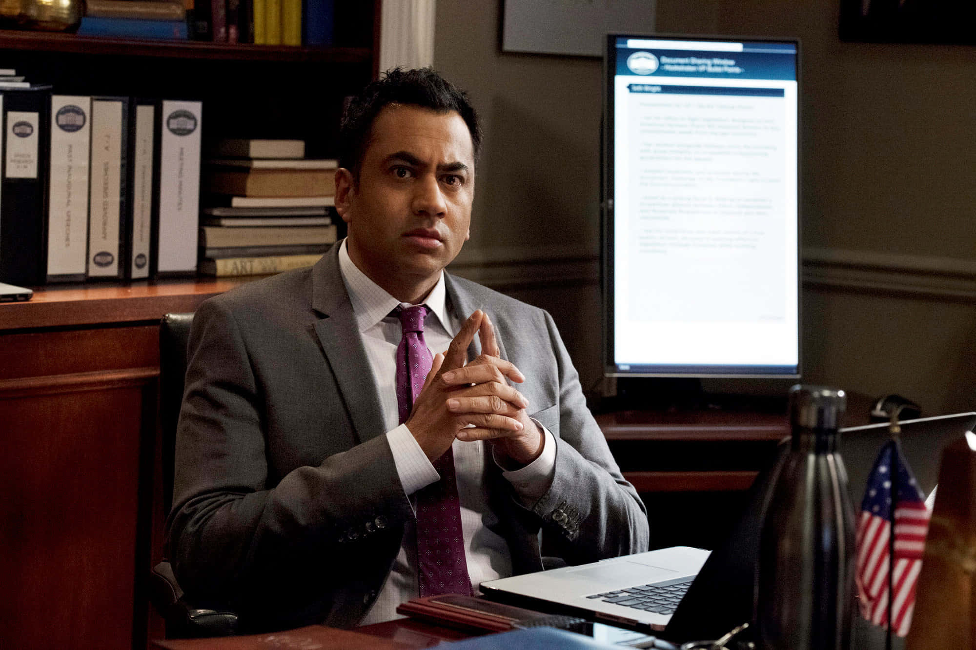 Actor And Producer Kal Penn Smiles On The Red Carpet Wallpaper