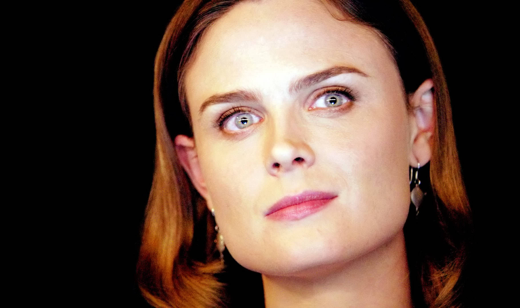 Actress Emily Deschanel Glaring Wallpaper