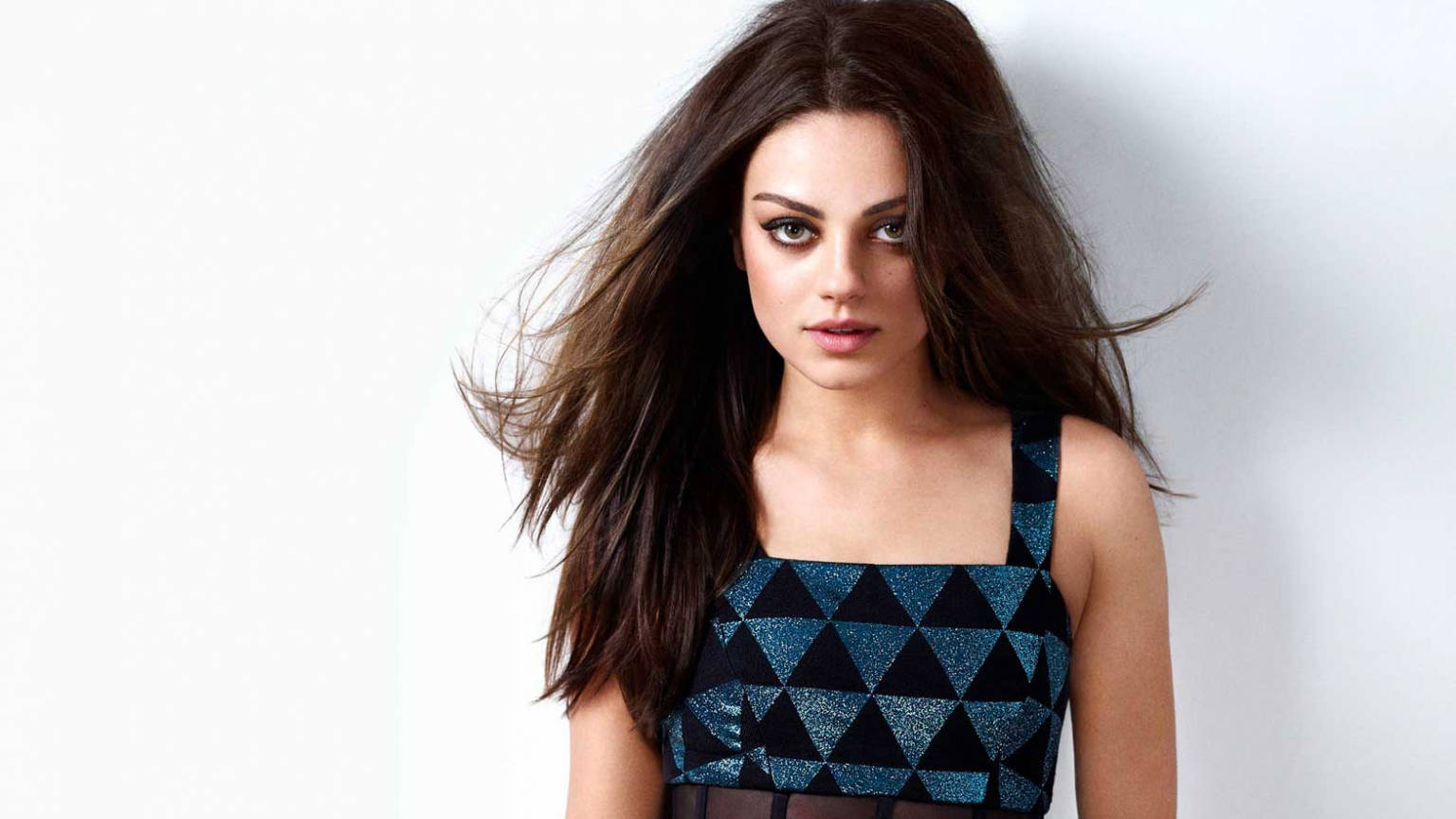 Actress Mila Kunis Wallpaper