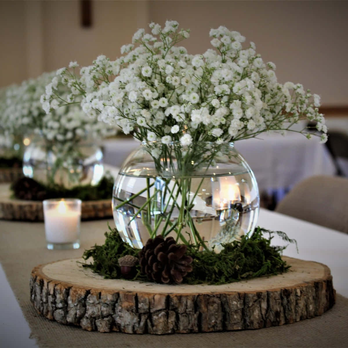 Add Charm And Luxury To Any Gathering With This Elegant Centerpieces. Wallpaper