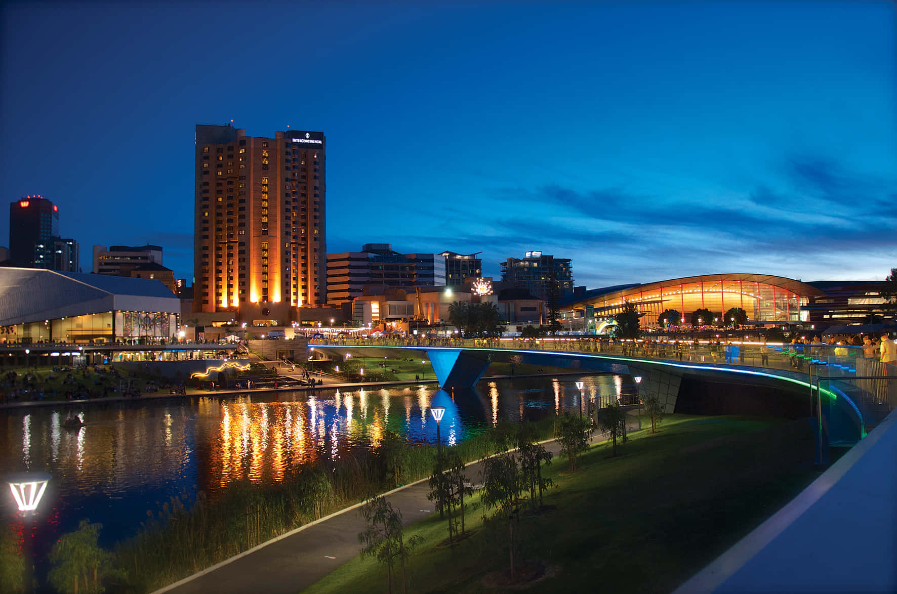 Adelaide Festival Centre Riverbank Precinctat Dusk Wallpaper