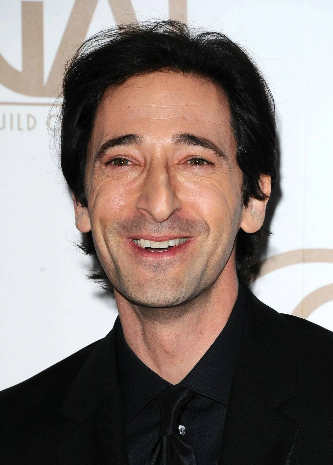 Adrien Brody Smiling Portrait Wallpaper