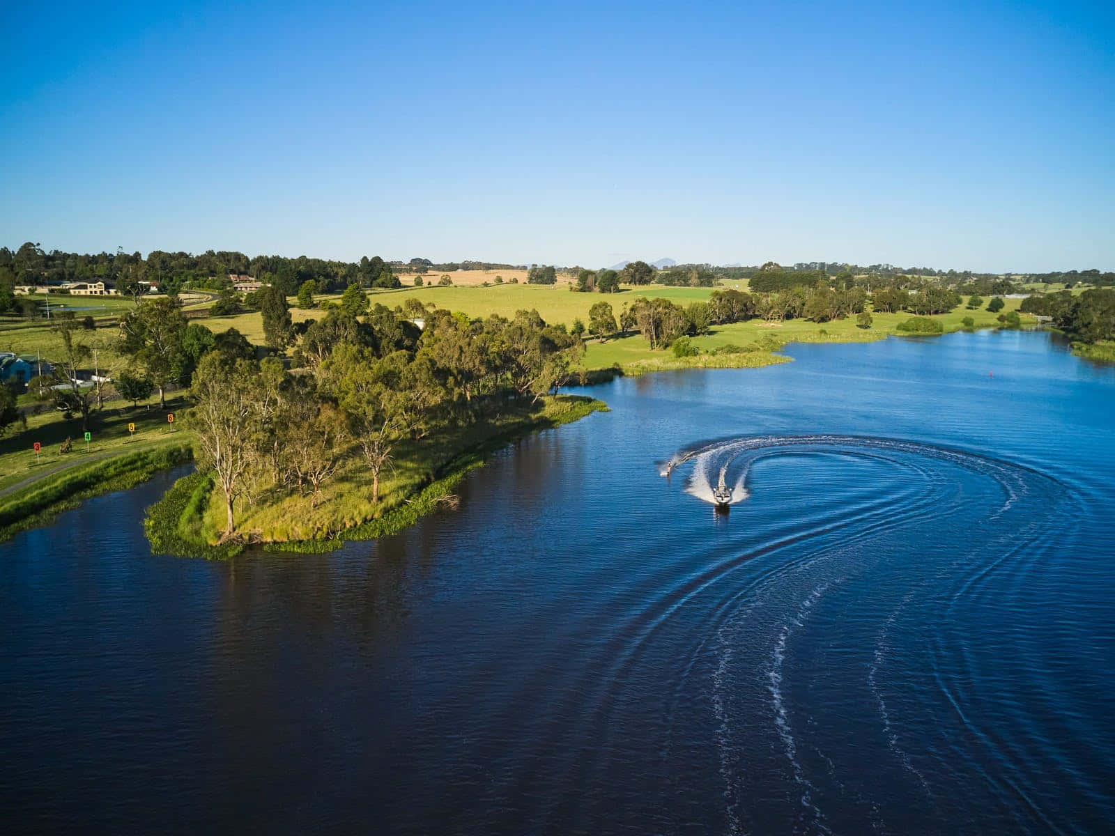 Aerial View Lake Hamilton Speedboat Wake Wallpaper