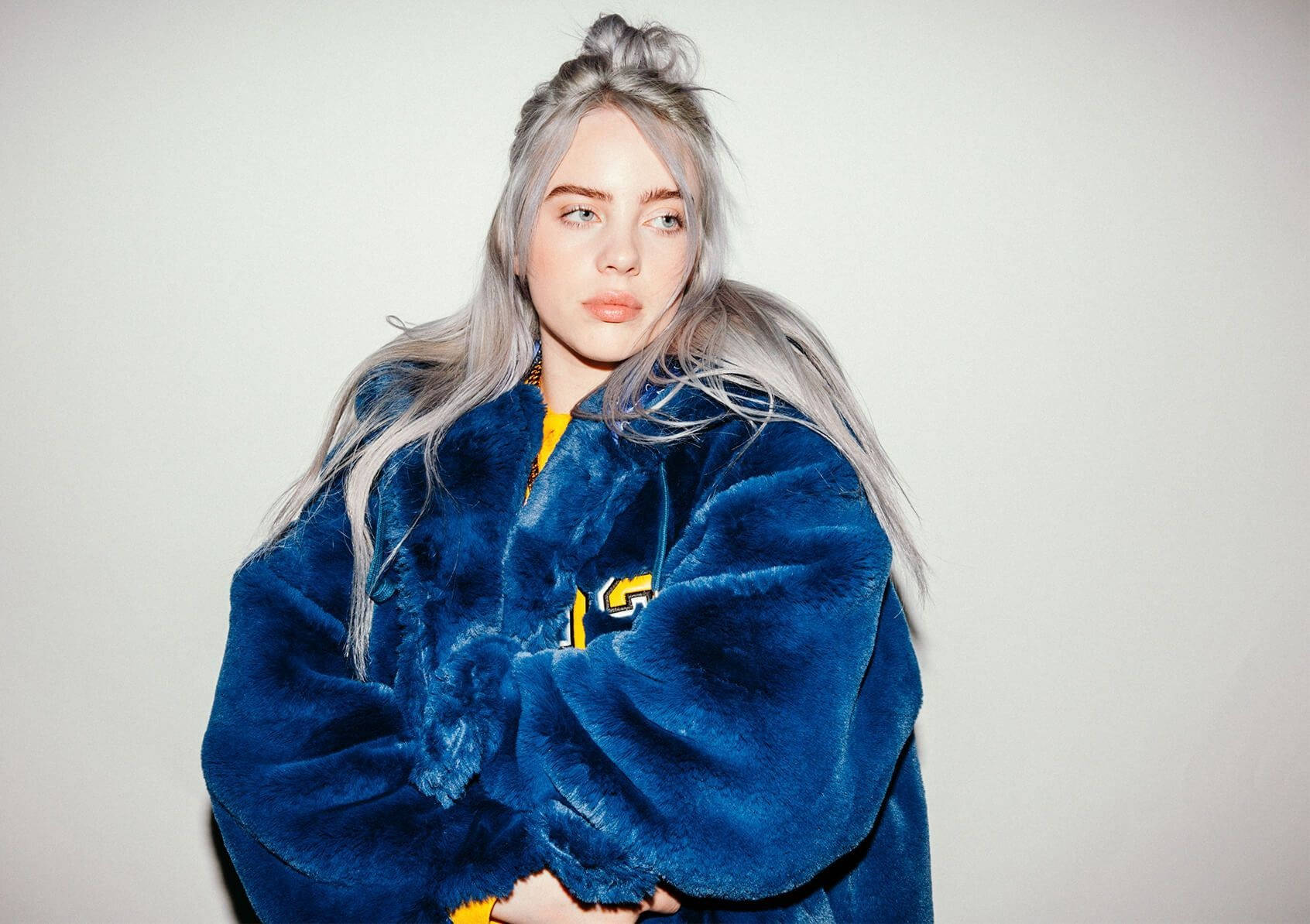 Aesthetic Billie Eilish Blue Sweater Wallpaper