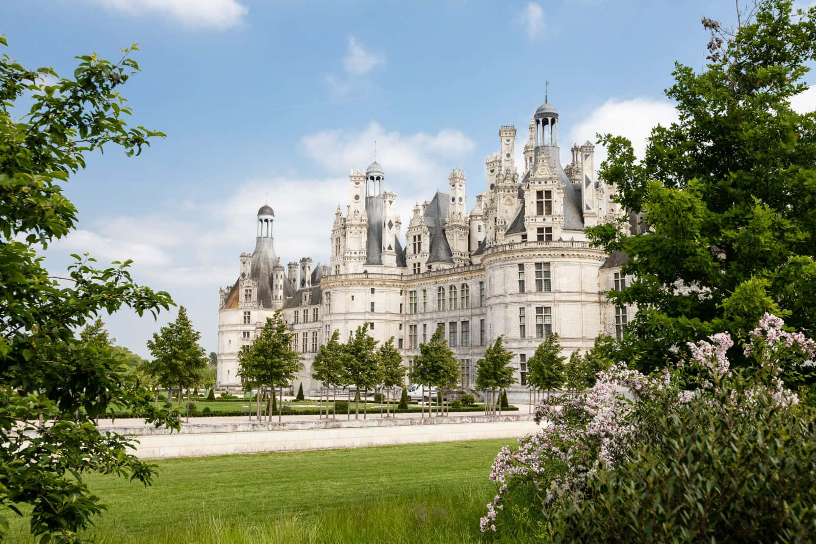 Aesthetic Chateau De Chambord Loire Valley France Wallpaper