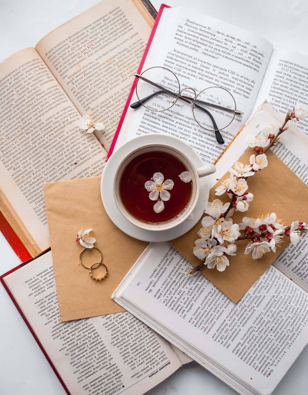 Aesthetic Floral Tea In A Glass Teapot Wallpaper