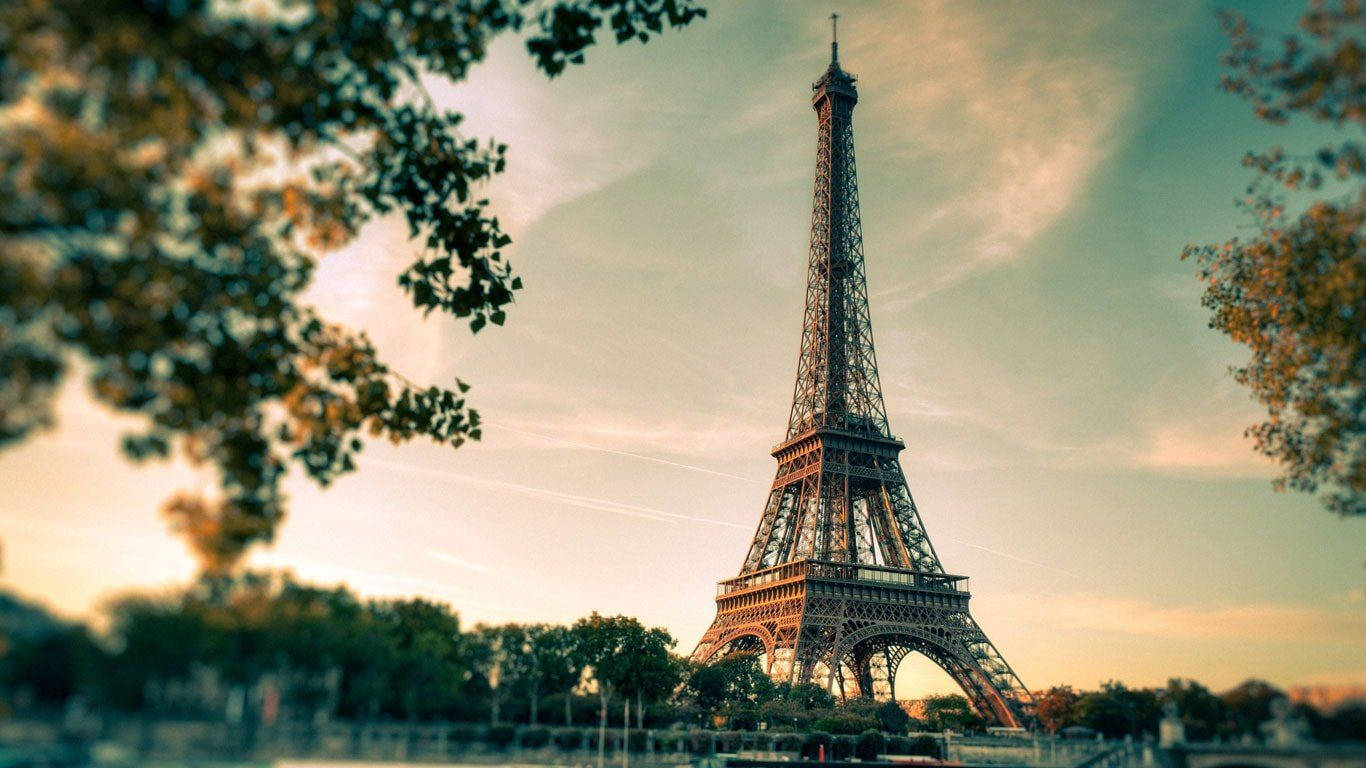 Aesthetic Paris Eiffel Laptop Wallpaper