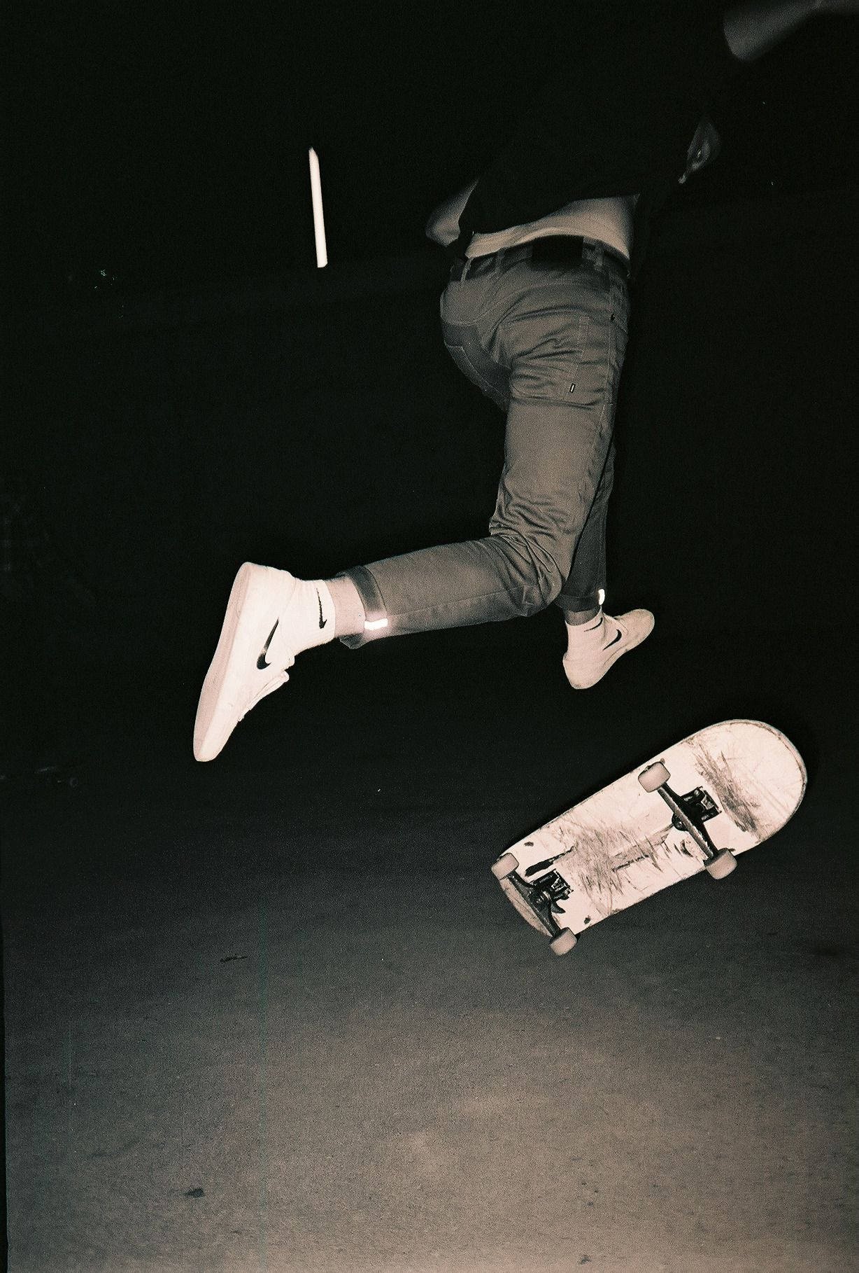 Aesthetic Skateboard Nike Air Wallpaper