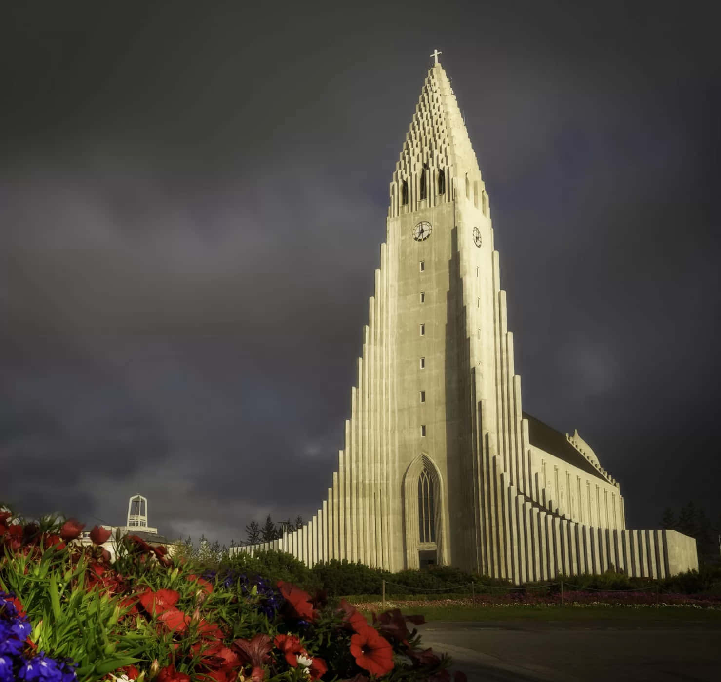 Aesthetic View In Hallgrimskirkja Wallpaper