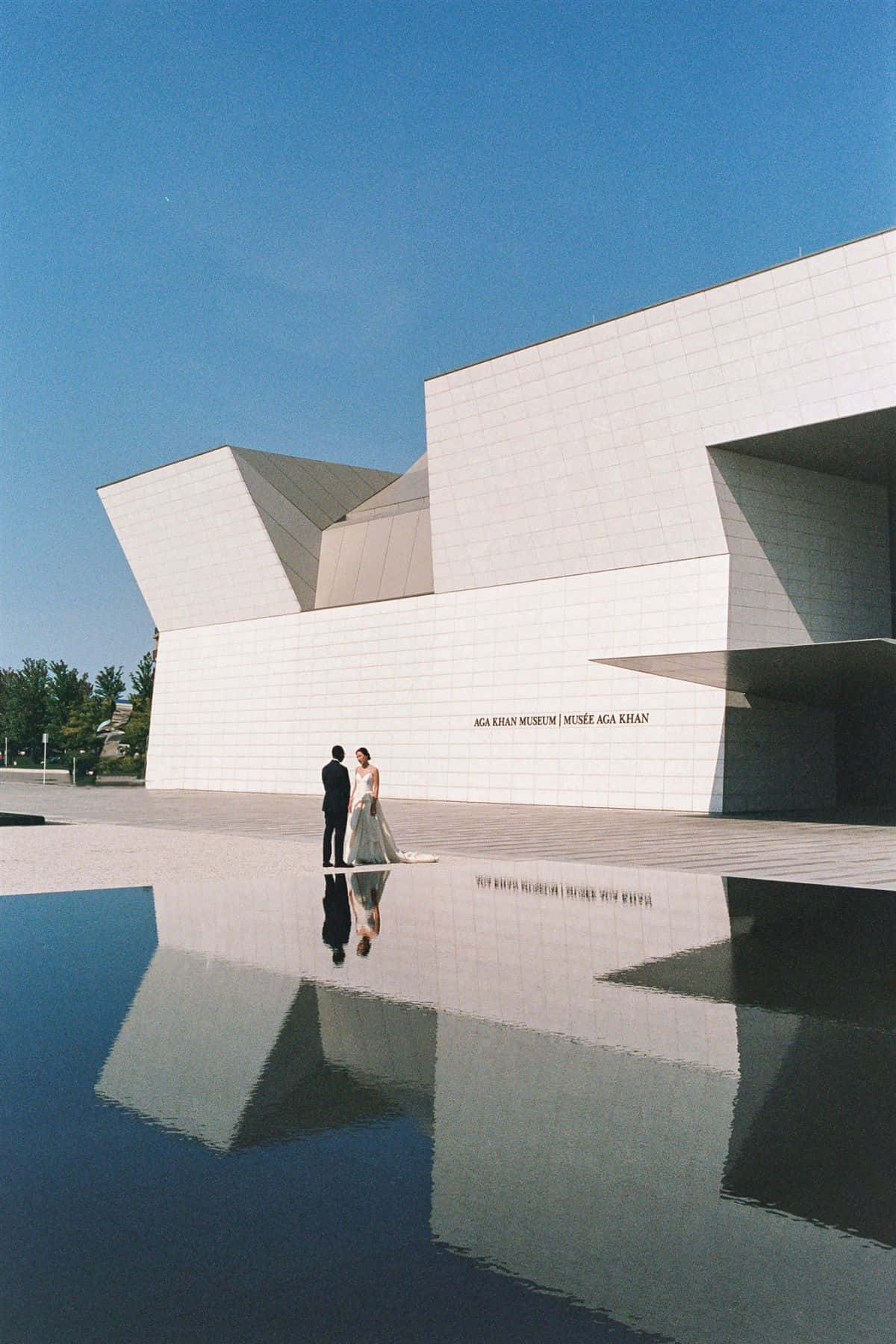 Aga Khan Museum Exteriorwith Couple Wallpaper