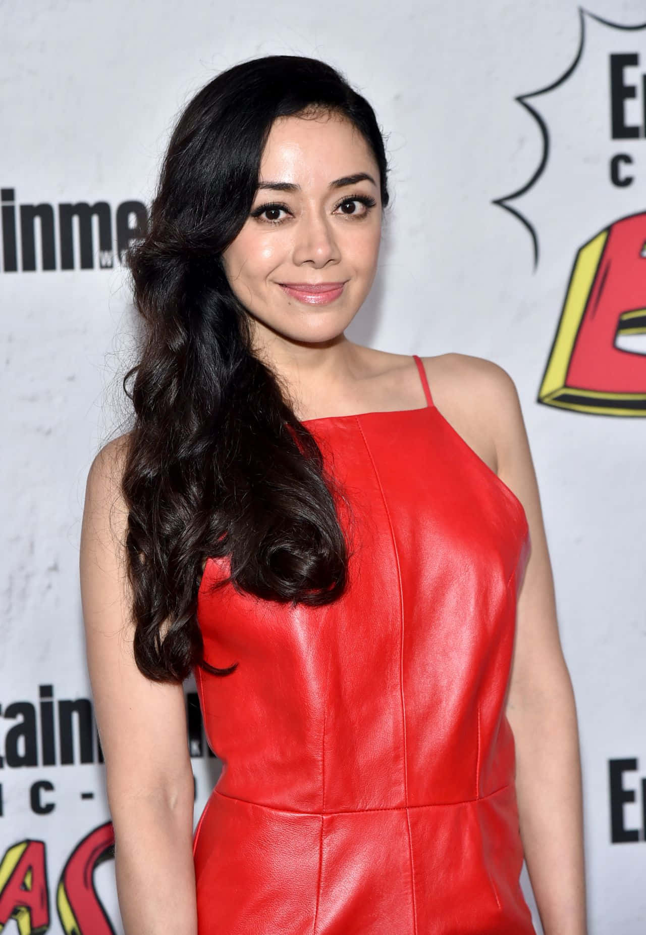 Aimee Garcia Smiling At A Photoshoot Wallpaper