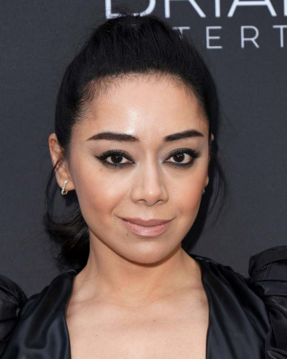 Aimee Garcia Stunning In A Red Dress Wallpaper