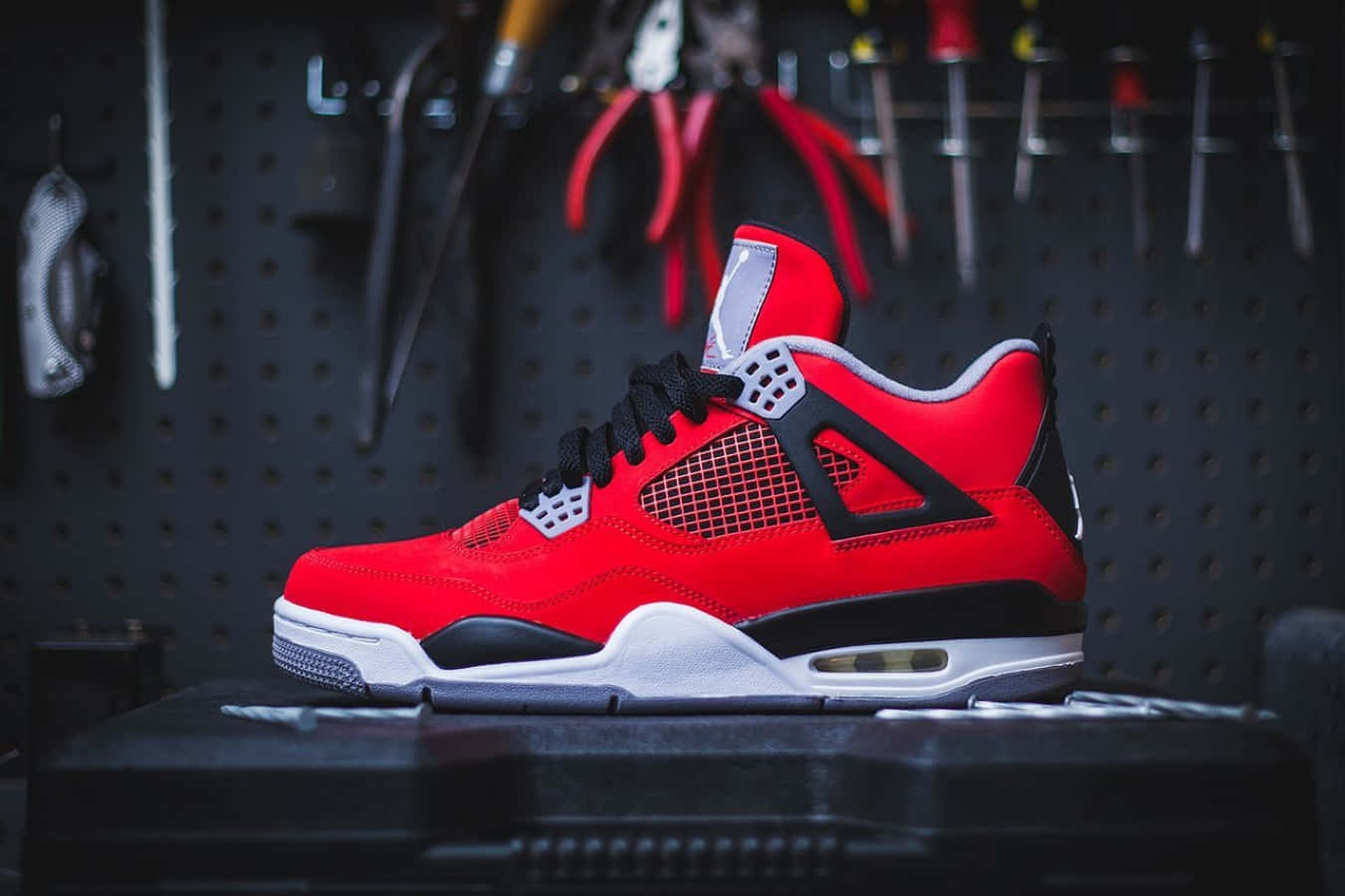 Air Jordan 4 Retro 'red' Wallpaper