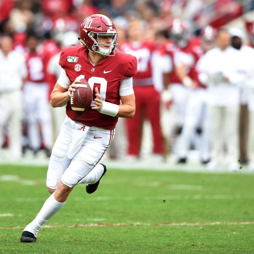 Alabama Qb Mac Jones In Action Wallpaper