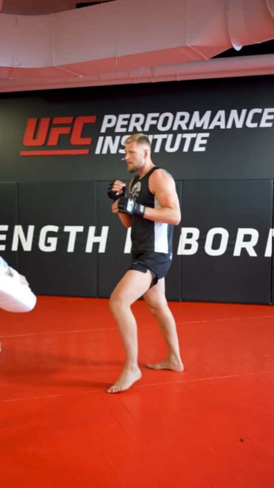 Alexander Volkov Ufc Training Wallpaper