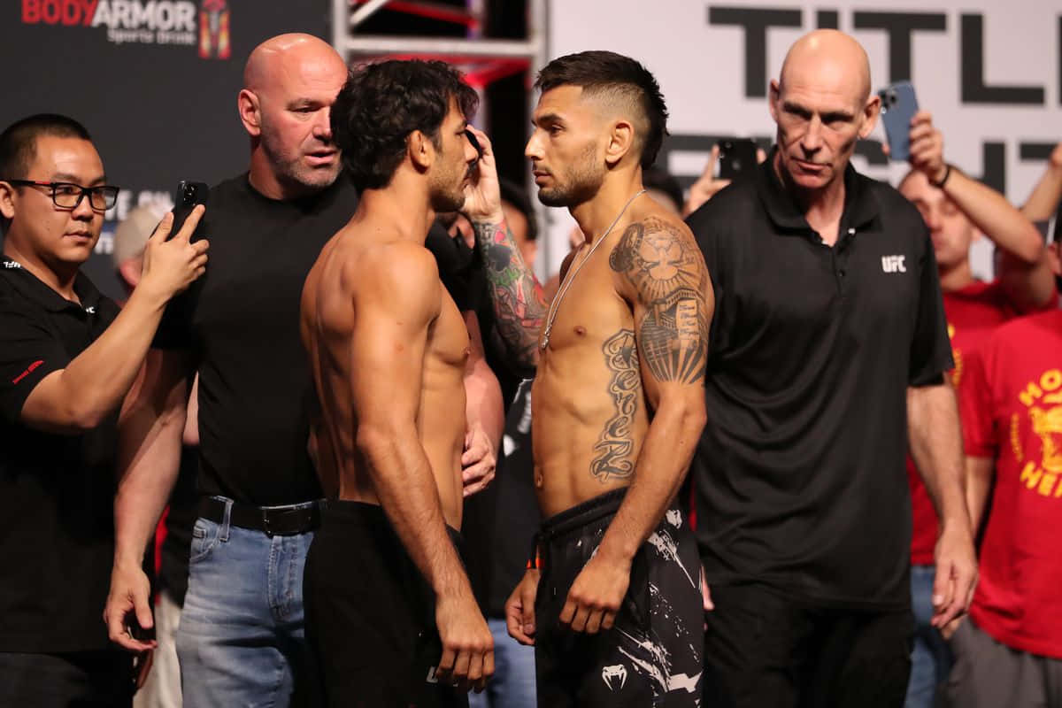 Alexandre Pantoja Face-off With Alex Perez Wallpaper