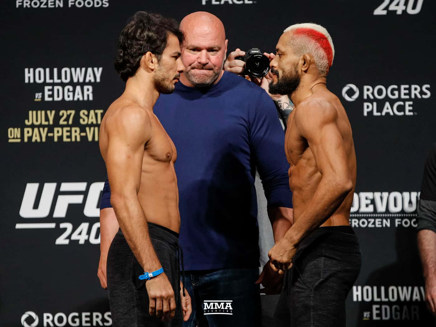 Alexandre Pantoja In Intense Face-off With Deiveson Figueiredo Wallpaper