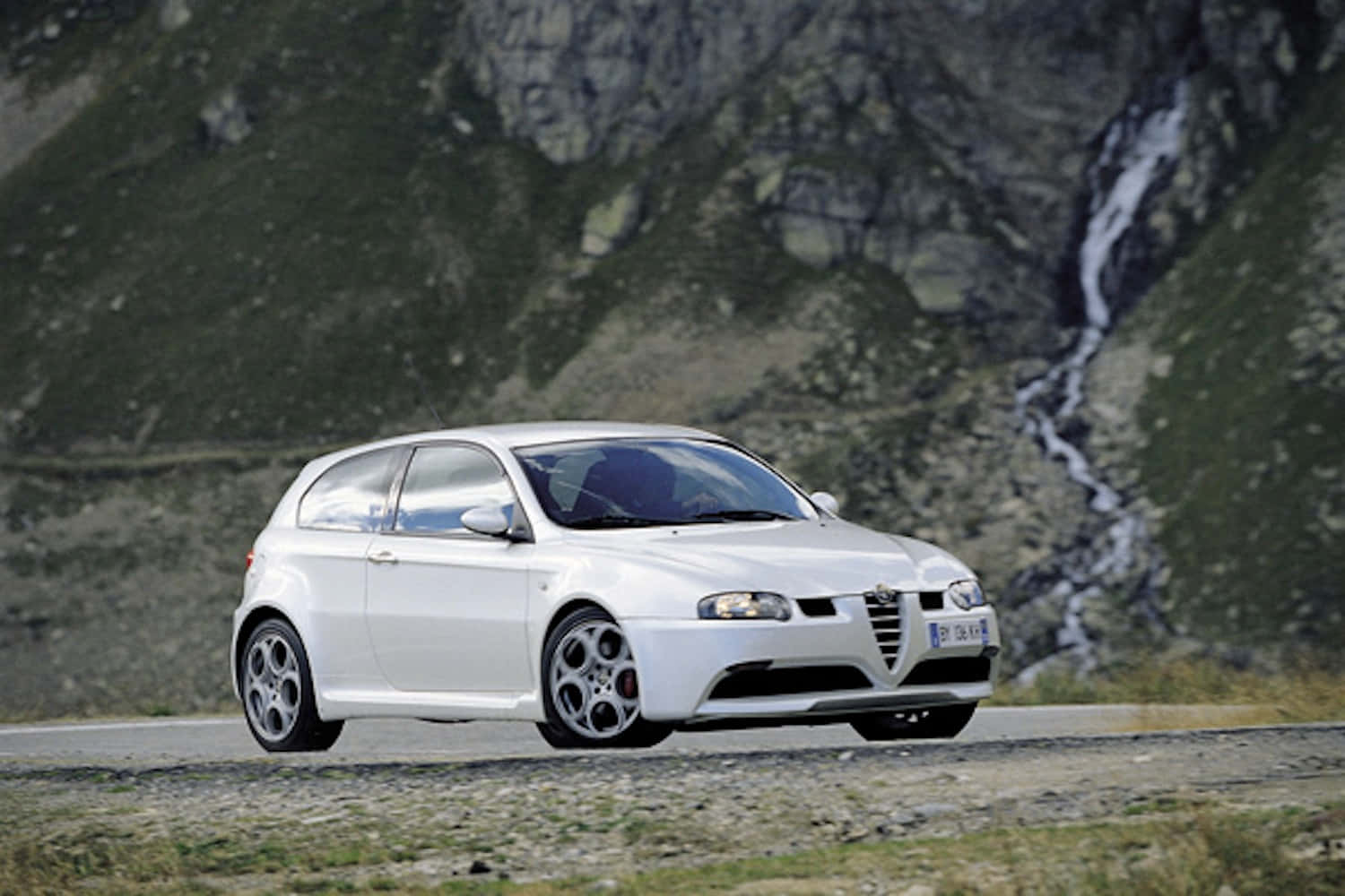 Alfa Romeo 147 - A Sleek And Stylish Hatchback Wallpaper