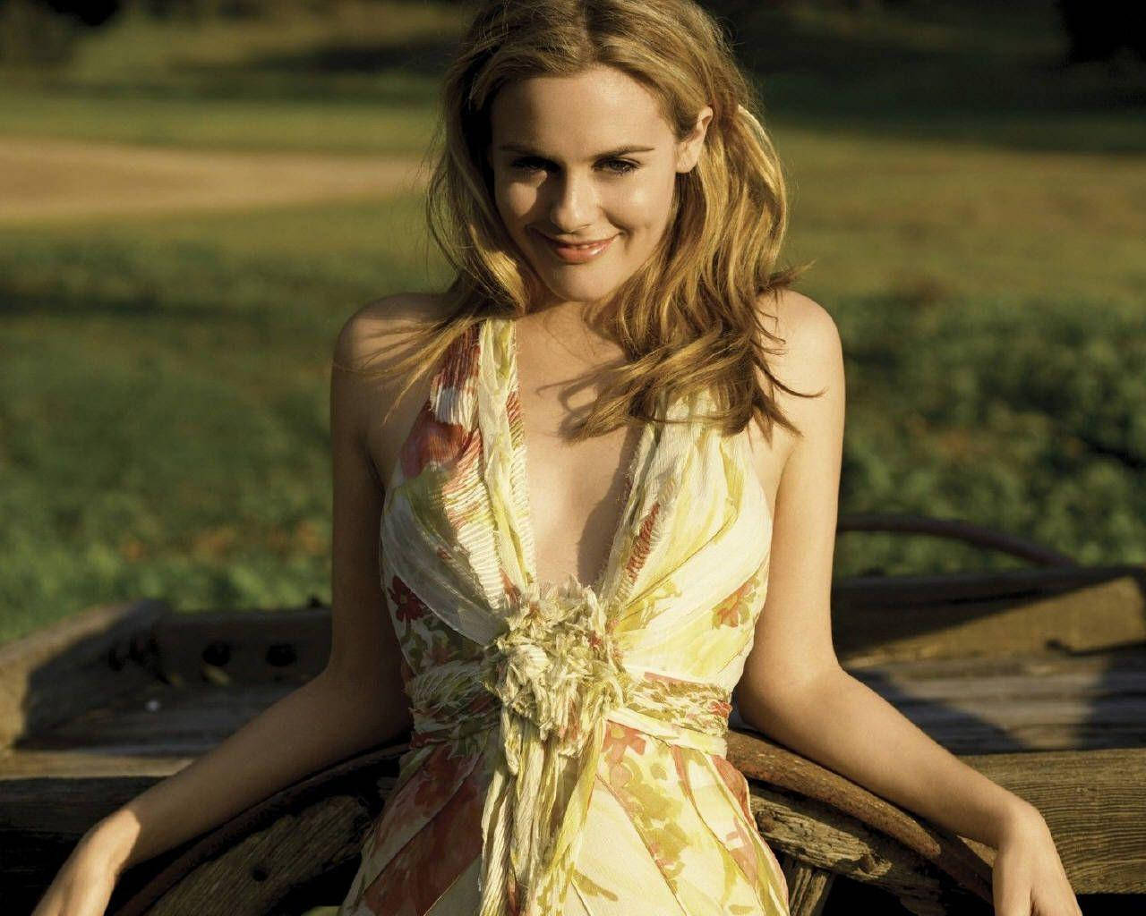 Alicia Silverstone Sporting A Halter Dress Wallpaper