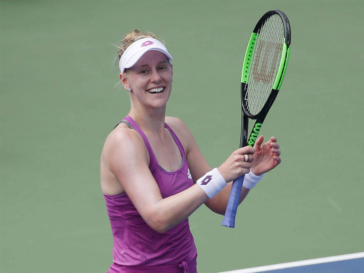 Alison Riske-amritraj Poses With Tennis Racket Wallpaper