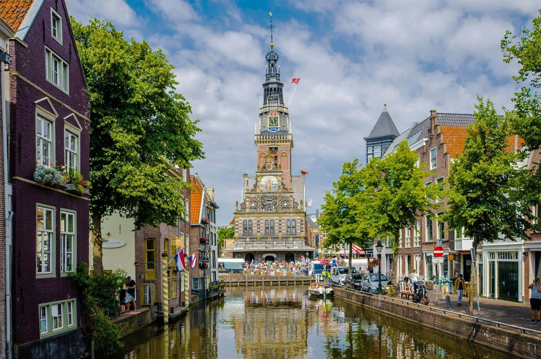 Alkmaar Canal Viewwith Historical Tower Wallpaper